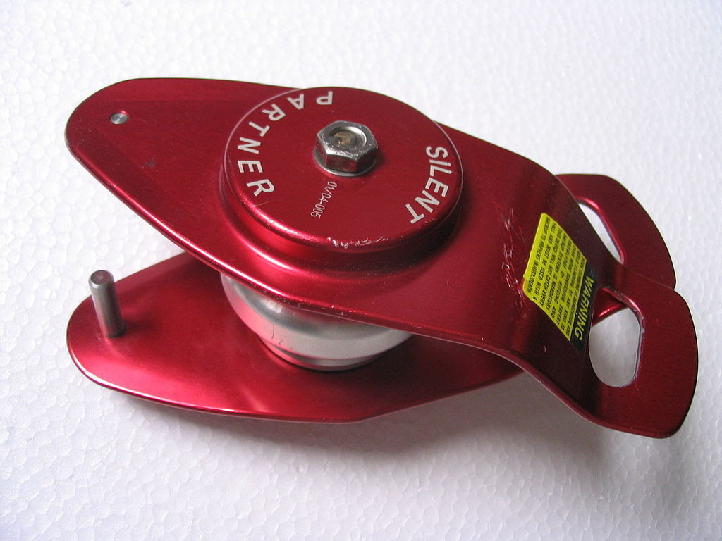 What is a Belay Device Understand the Functions Rock Climbing for Women